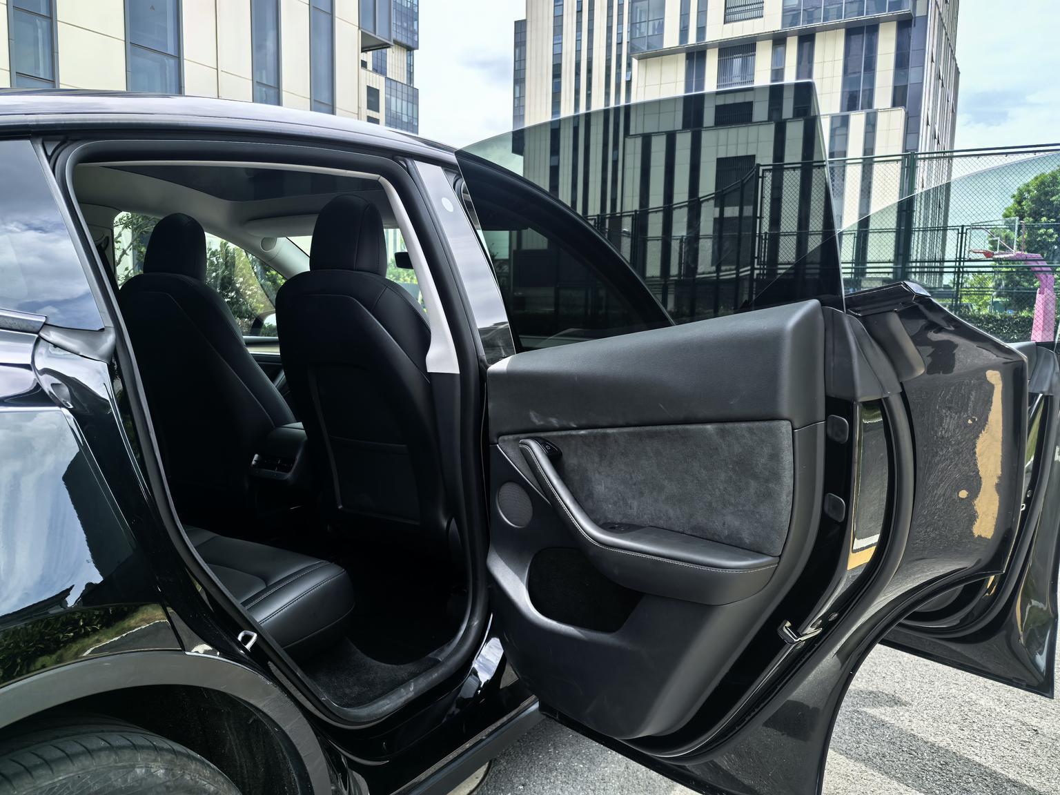 Tesla Model Y: фотография 10 из 18