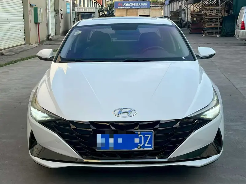 Hyundai Elantra — фото 2