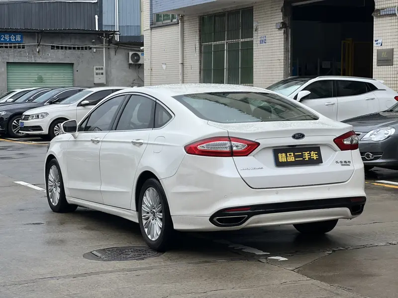 Ford Mondeo 2.0 L GTDi 200 Luxury — фото 5