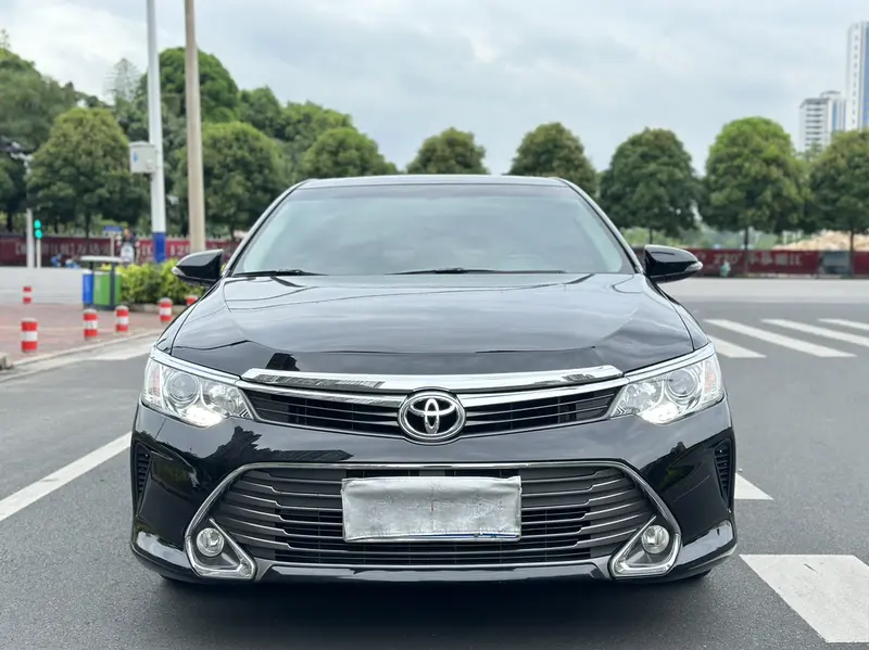 Toyota Camry — фото 2