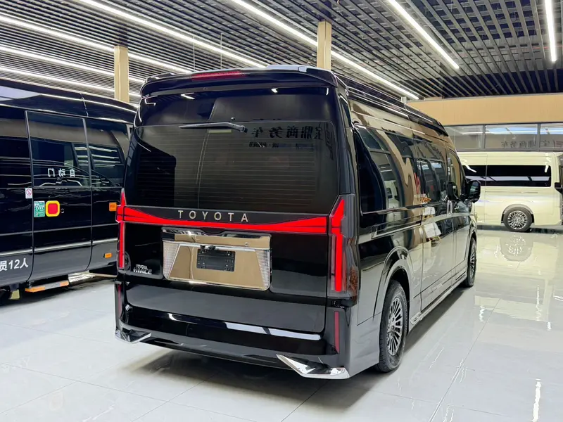 Toyota Hiace — фото 5