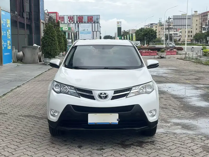 Toyota RAV4 — фото 2