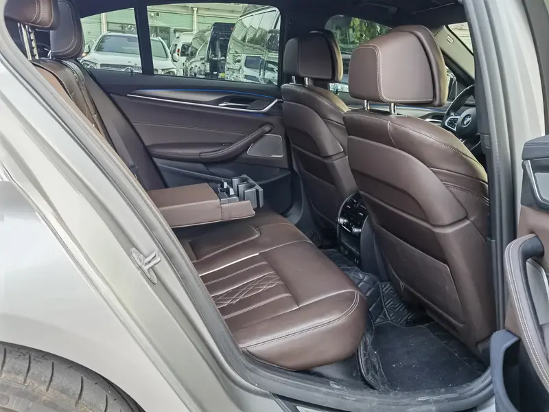 BMW 5 Series — фото 12