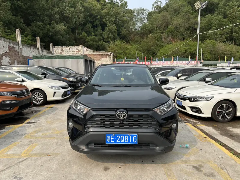 Toyota RAV4 — фото 2
