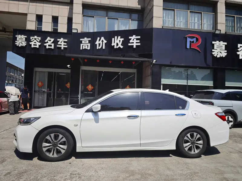 Honda Accord — фото 3