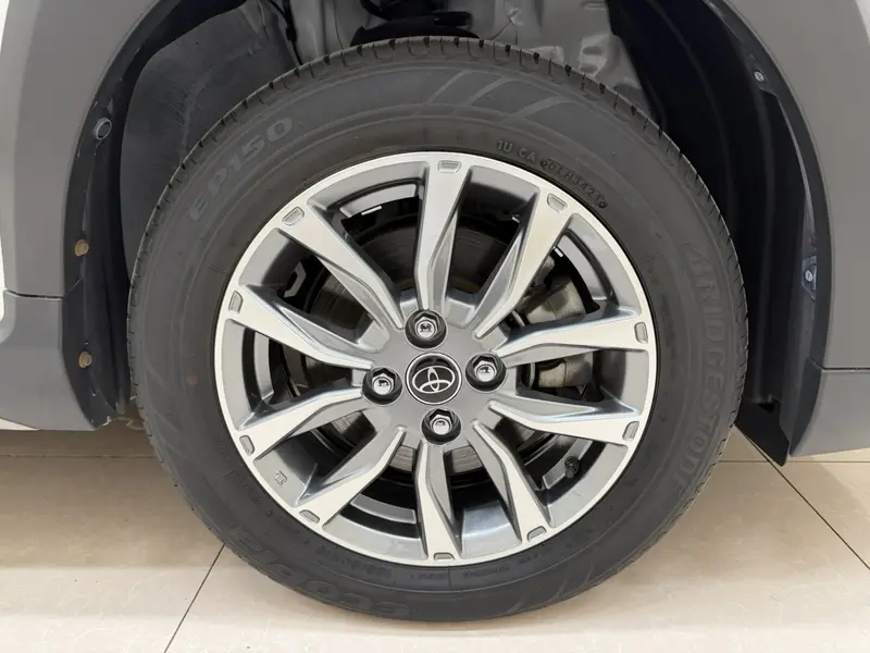 Toyota Yaris L — фото 7