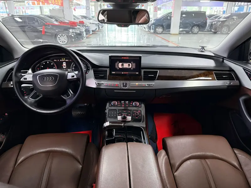 Audi A8 — фото 7