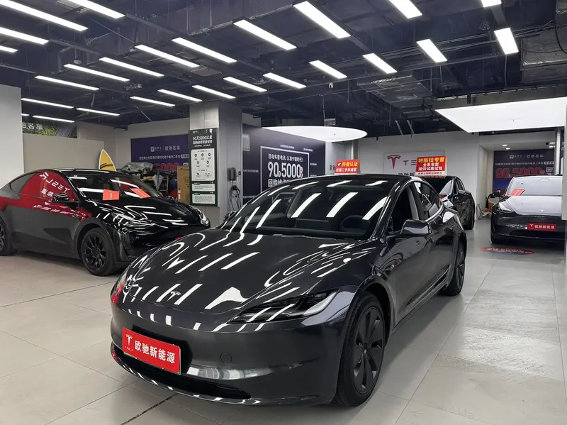 Tesla Model 3 — фото 1