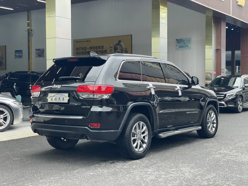 Jeep Grand Cherokee — фото 6