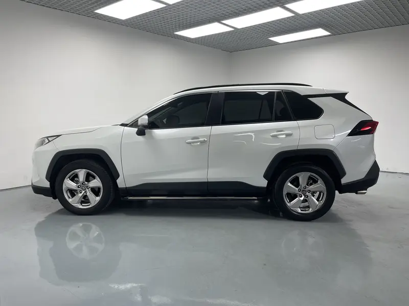 Toyota RAV4 — фото 4
