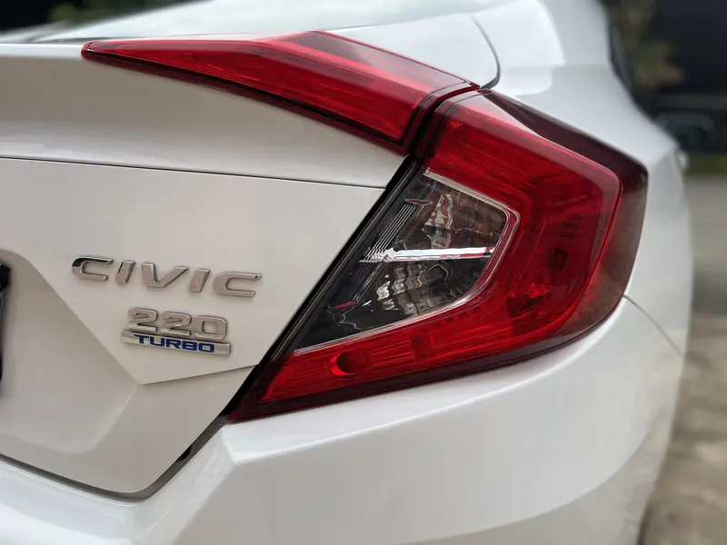 Honda Civic 220 TURBO MT Luxury — фото 10