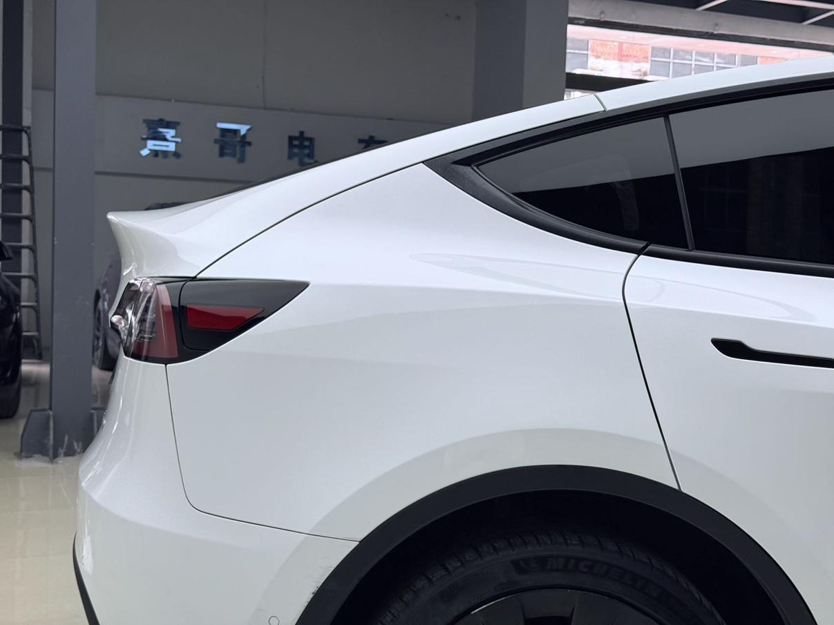 Tesla Model Y: фотография 8 из 23