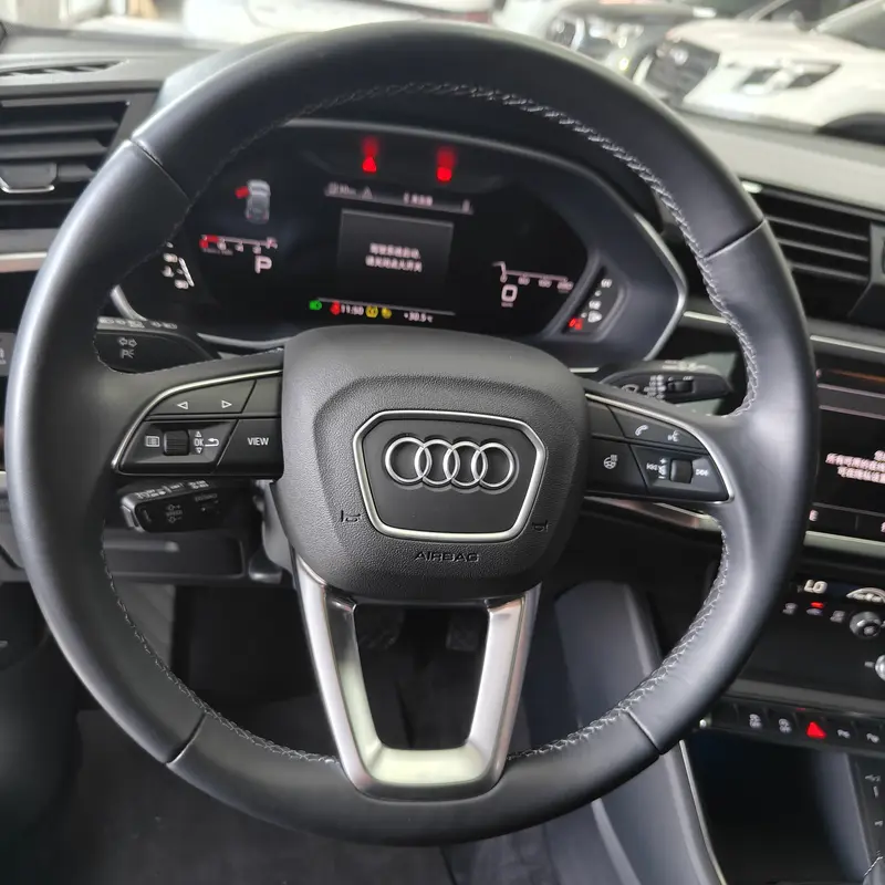 Audi Q3 — фото 10