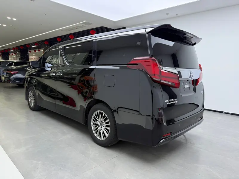 Toyota Alphard — фото 5