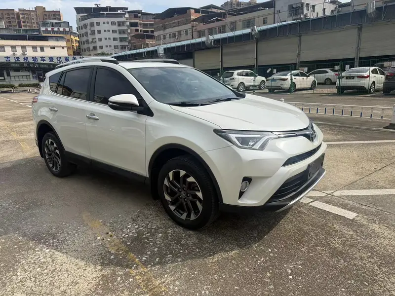 Toyota RAV4 — фото 3