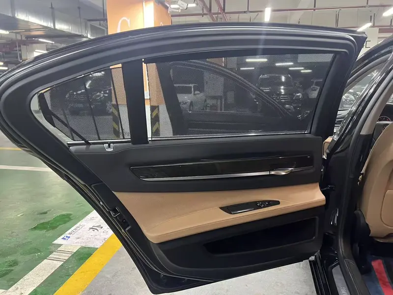 BMW 7 Series — фото 18