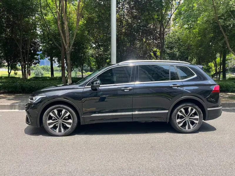 Volkswagen Tiguan L — фото 4
