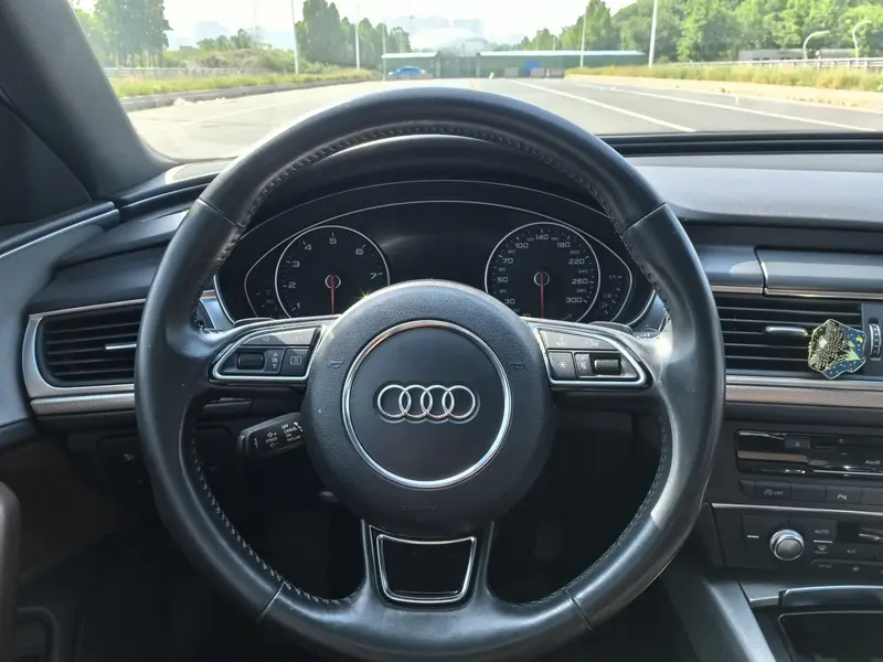 Audi A6L — фото 11