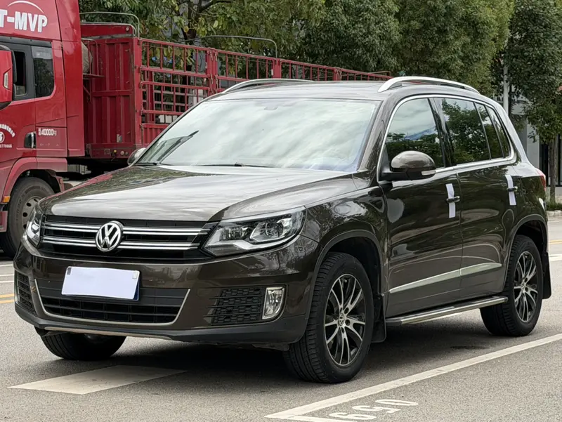 Volkswagen Tiguan — фото 1