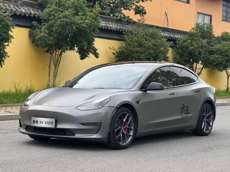 Tesla Model 3 Performance — фото 1