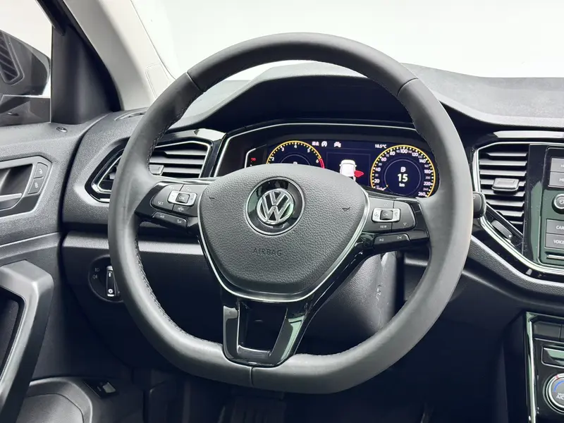 Volkswagen T-Roc — фото 16