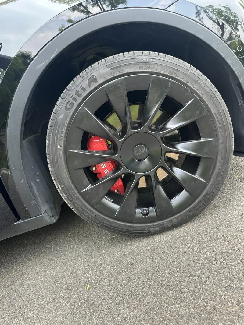 Tesla Model Y — фото 8