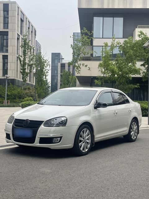 Volkswagen Sagitar 2011 1.8TSI AT Champion