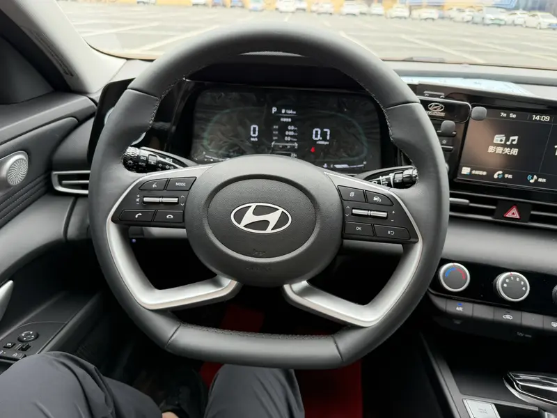 Hyundai Elantra — фото 10