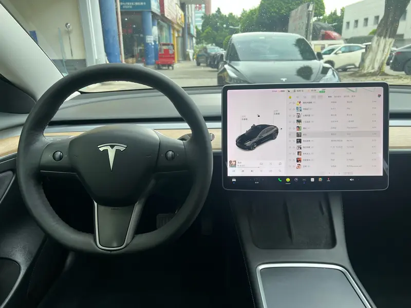 Tesla Model 3 — фото 7