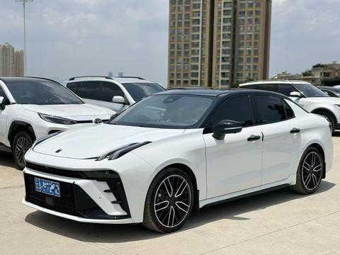 Lynk & Co 03