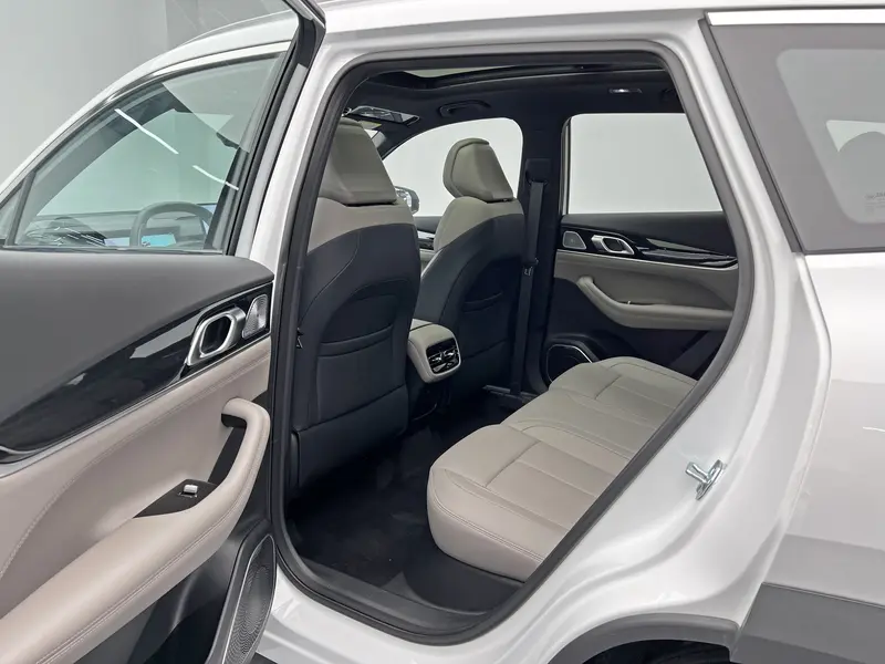 Geely Atlas (Boyue L) — фото 18