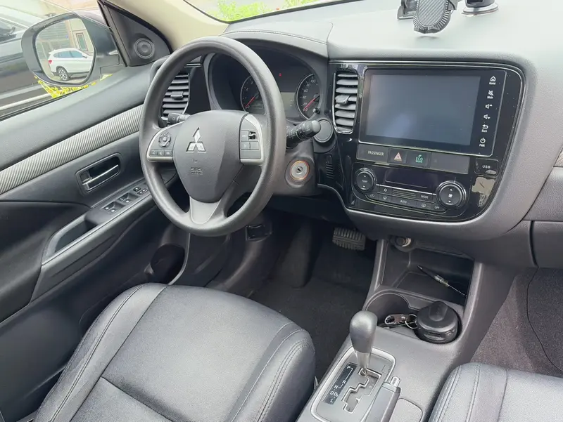 Mitsubishi Outlander — фото 7