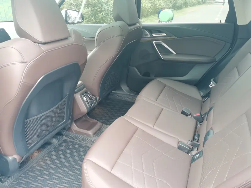 BMW iX1 xDrive30L X — фото 10