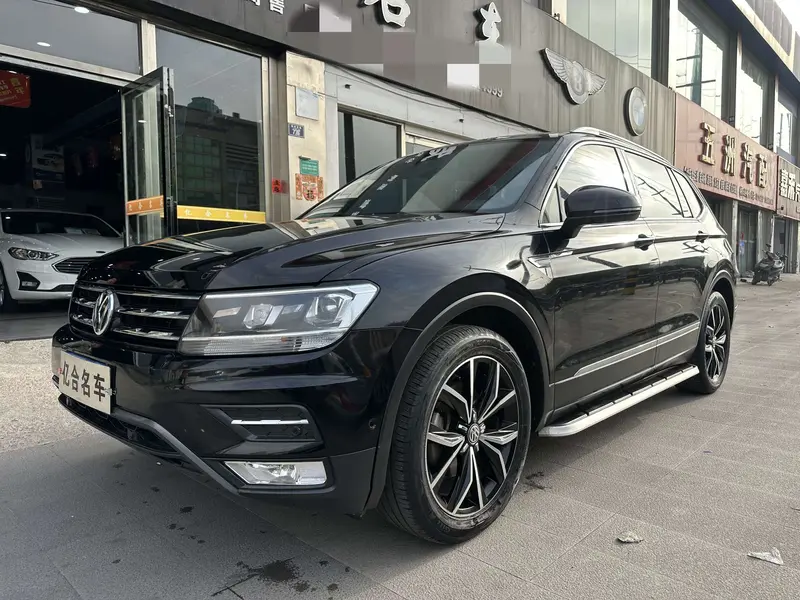 Volkswagen Tiguan L — фото 1