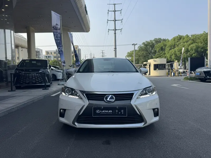 Lexus CT — фото 2