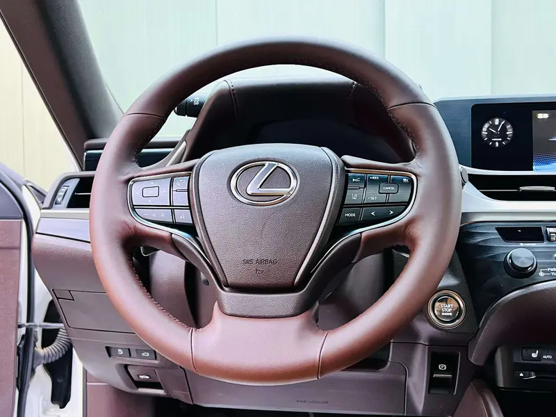 Lexus ES — фото 8