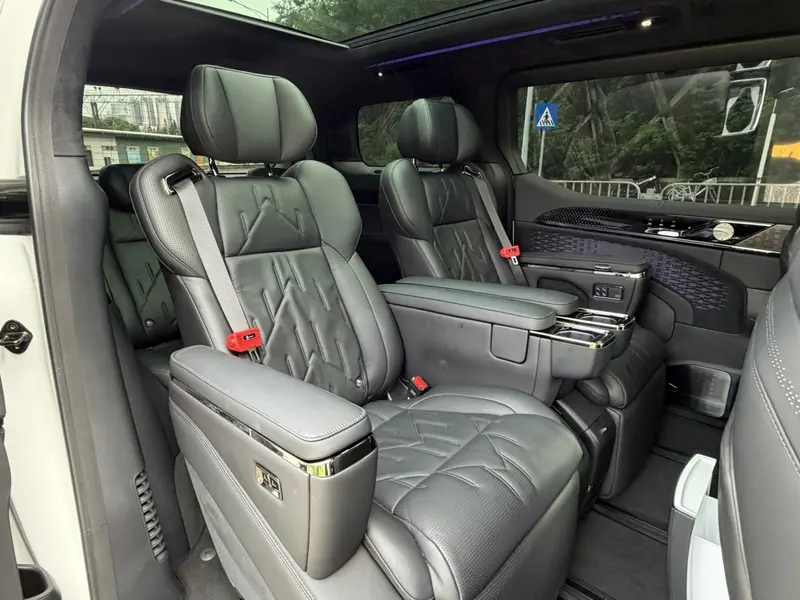 Zeekr 009 Executive 4 WD 108k Wh — фото 11