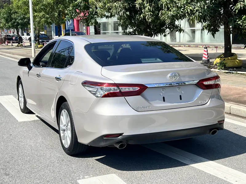 Toyota Camry — фото 4