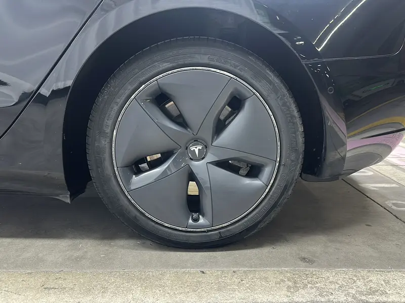 Tesla Model 3 — фото 11