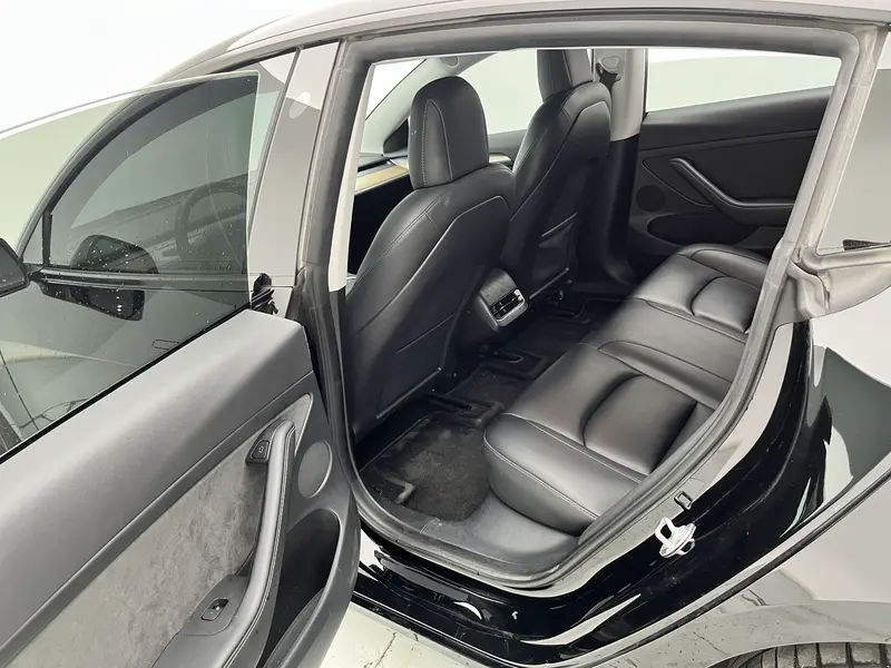 Tesla Model 3 — фото 16
