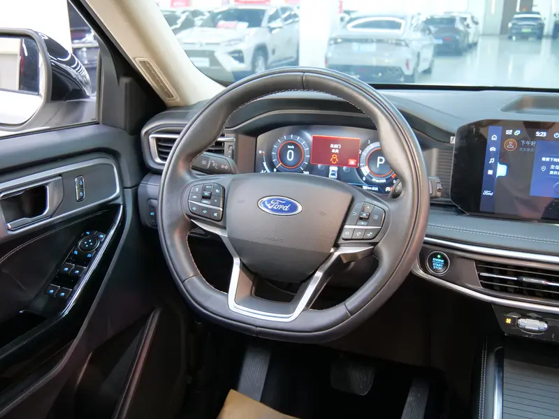 Ford Explorer — фото 10