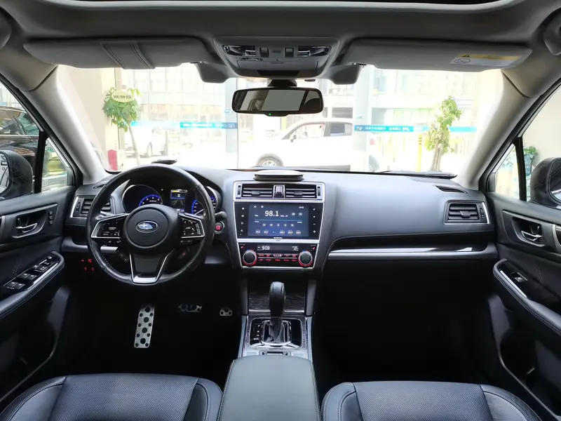 Subaru Legacy — фото 10