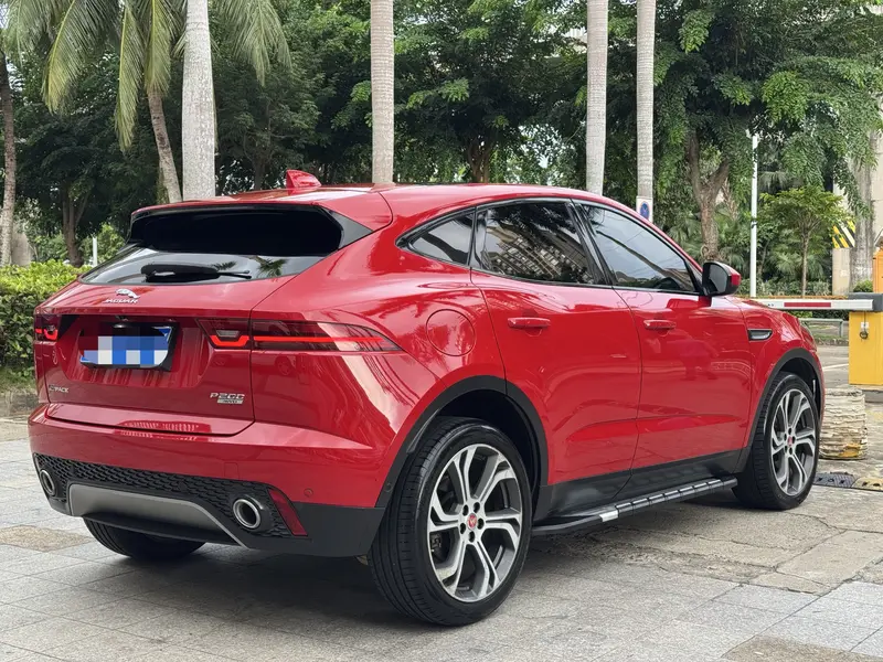 Jaguar E-PACE — фото 6