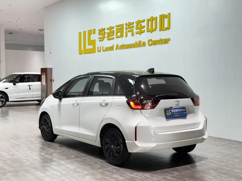 Honda Fit — фото 5