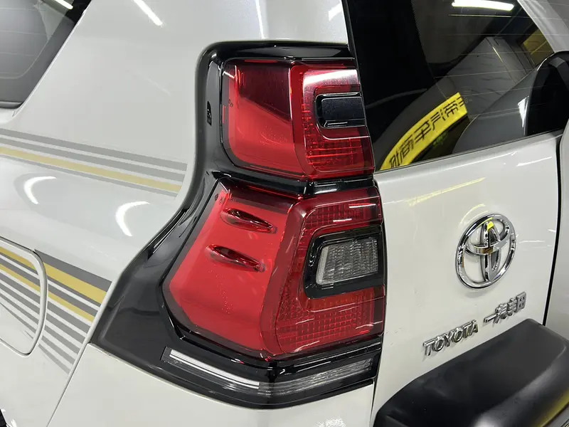 Toyota Prado — фото 10
