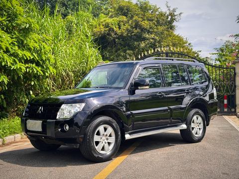 Mitsubishi Pajero (Import)