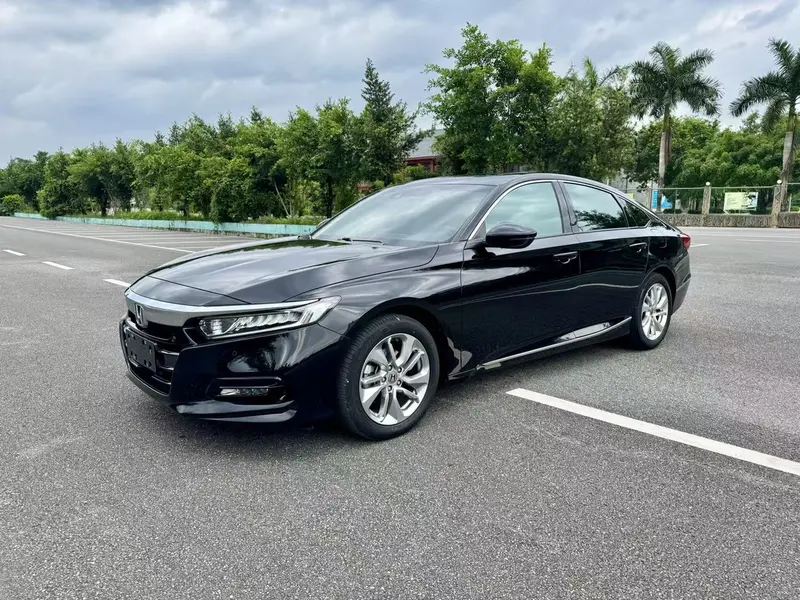 Honda Accord — фото 1