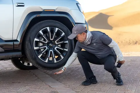 开方程豹驰骋新疆丝路,国际金融学术嘉宾与豹友共赴山海热爱