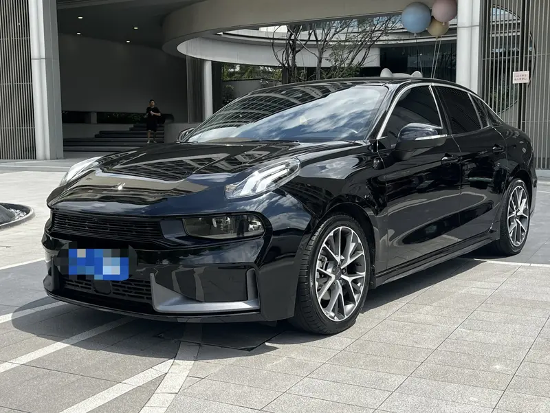 Lynk&Co 03