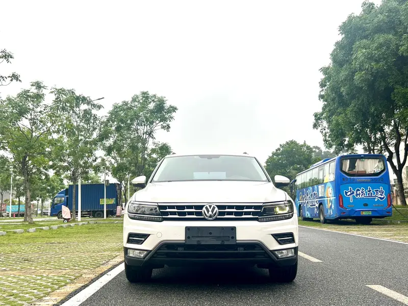 Volkswagen Tiguan L — фото 2